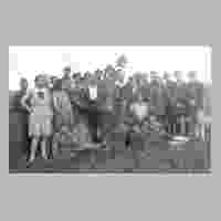 111-0091 Wehlauer Klassenfoto von 1930 - Ganz links im Bild Adolf Mohr, der nach dem Krieg Lehrer in Rinteln und Mitglied des Wehlauer Kreistages war.jpg